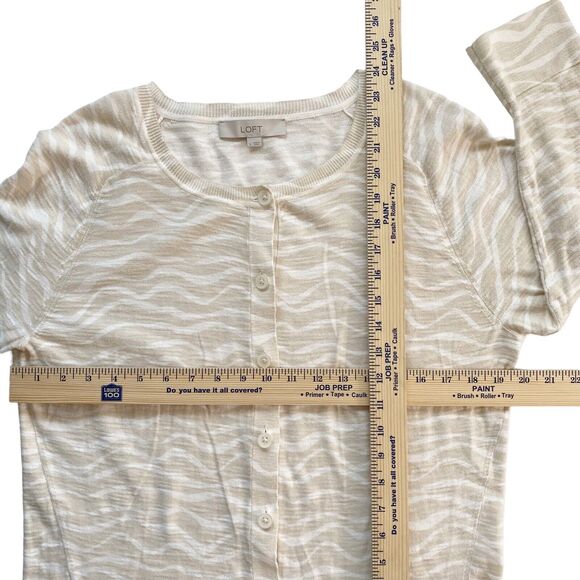 LOFT Sweater Large Cardigan Beige/Off-White Animal Print 3/4 Sleeve Button Front - Picture 7 of 7